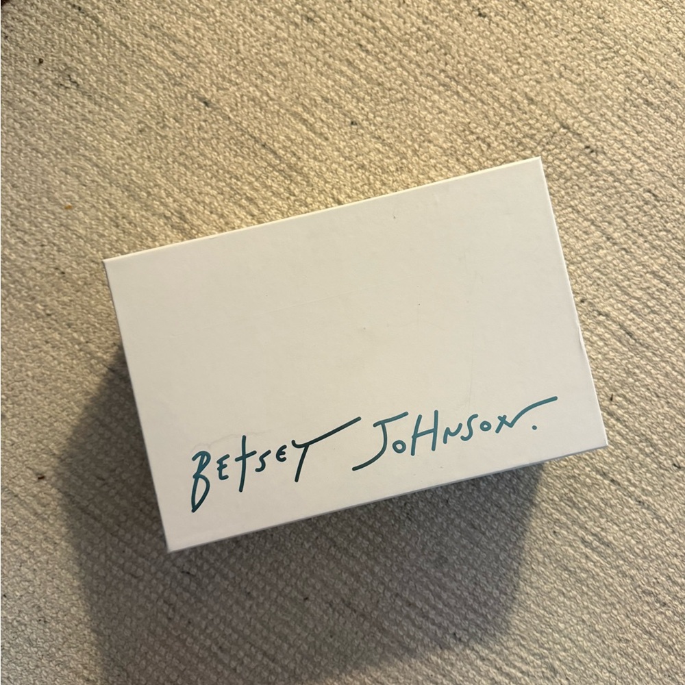 Betsey Johnson White Embroidered Heels - Picture 4 of 5